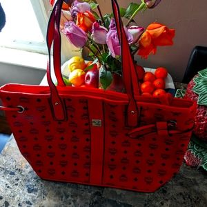 Well made read weekend bag